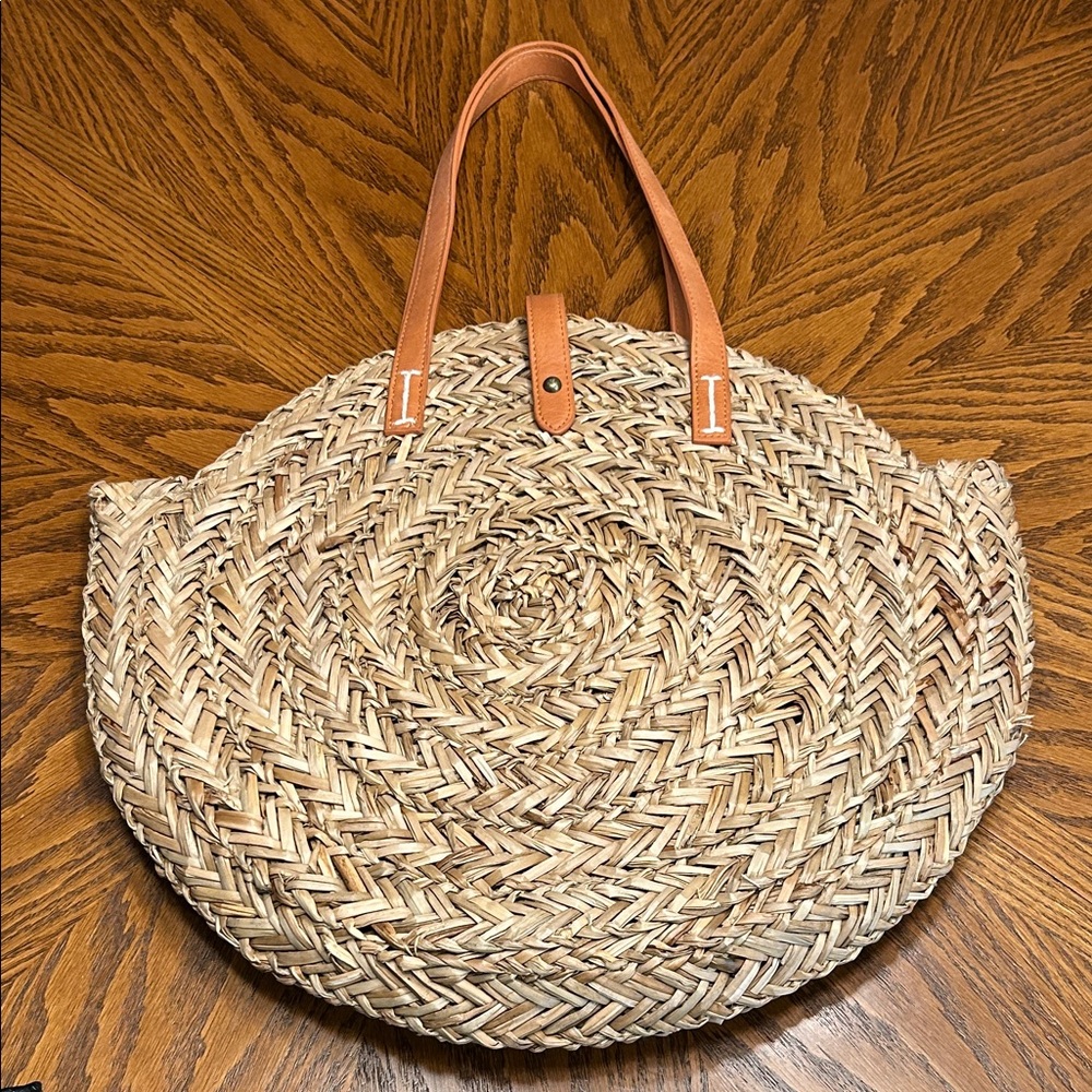 Universal Thread Circular Tan Natural Straw Handbag/Tote. 16”Diameter - Picture 2 of 10